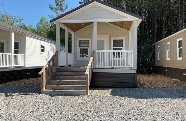 Tiny Homes for Rent, minutes to the Casino, Golf Course & Water Park