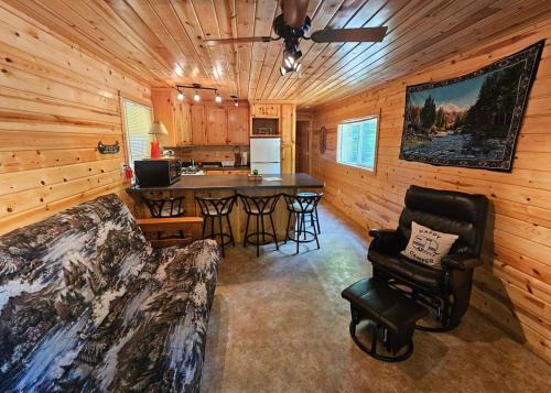 Tiny House Cabin-Presque Isle Campground #30
