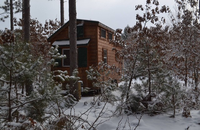 Kleines Haus-Gemütliche Blockhütte in den hohen Kiefern! In der Nähe von Devil's Lake N Dells