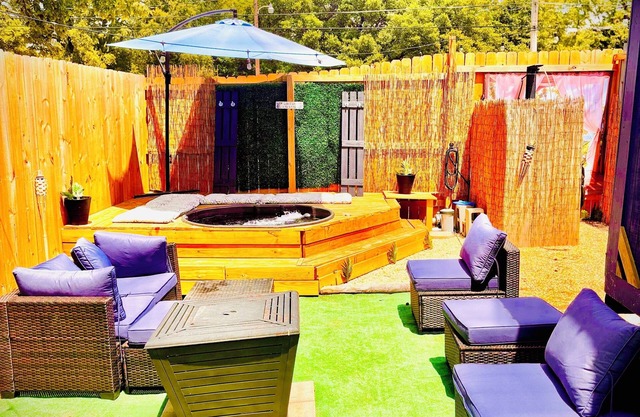 Tiny House Hot Tub Grill & Chill