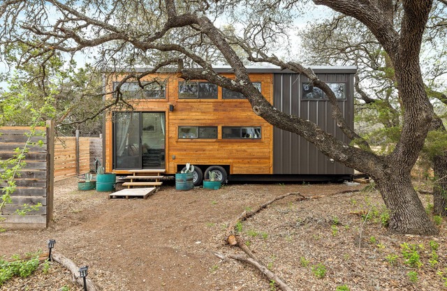 TINY HOUSE with private lake park access