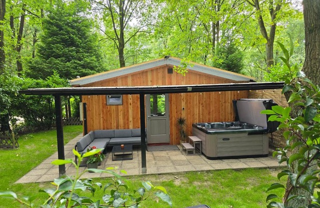 Tiny Lodge met prive Jacuzzi