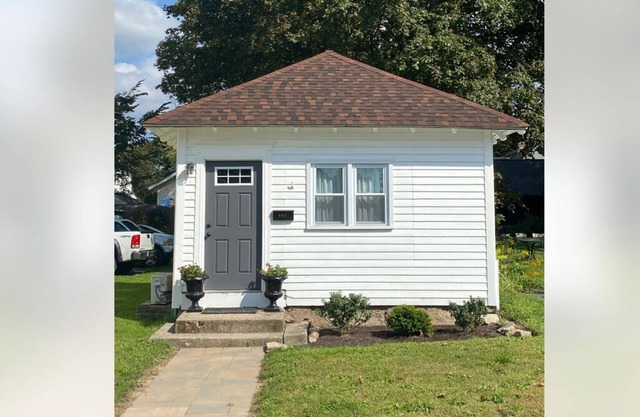 Tiny Spa Cottage Retreat