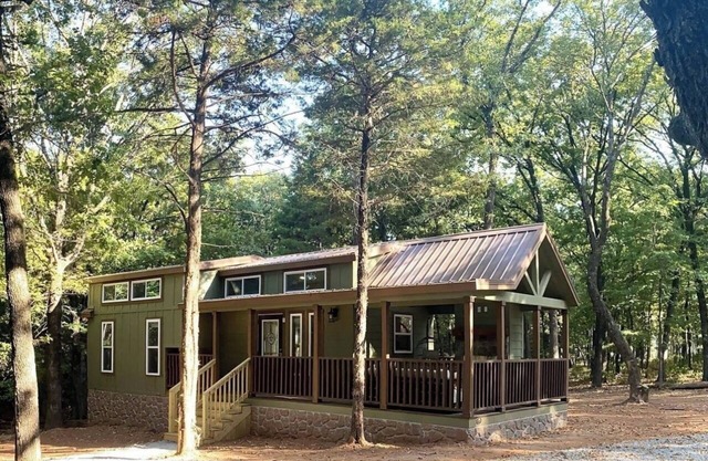 Tiny Texoma Treasure: Your Wooded, Lakeside Wonderland - Green House
