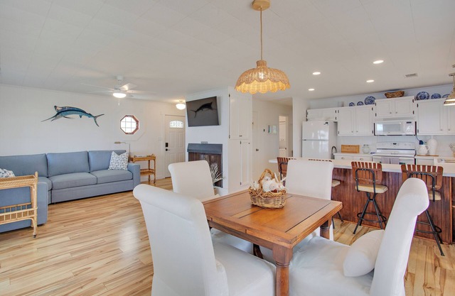 Tiny Tides Waterfront Cottage