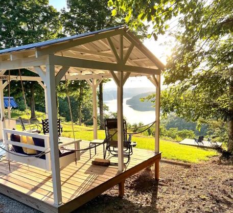 TinyLakeview Cottage