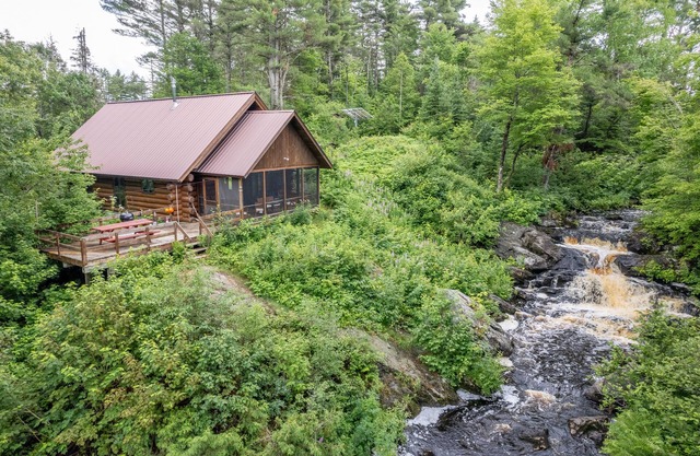 TIOGA FALLS CABIN: Sehr abgelegen! Wasserfälle! 80 Hektar, Haustiere willkommen!