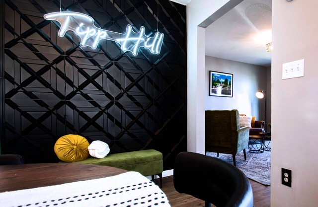 Tipp Hill Home, near local eateries and pubs, walkable, near SU and Hospitals