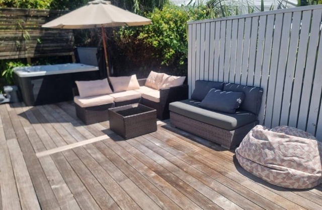 Tiri Cottage - Seaviews in Oneroa