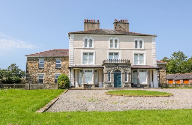 TIRIONFA, familienfreundlich, mit einem Garten in Llangefni, Ref 1013959