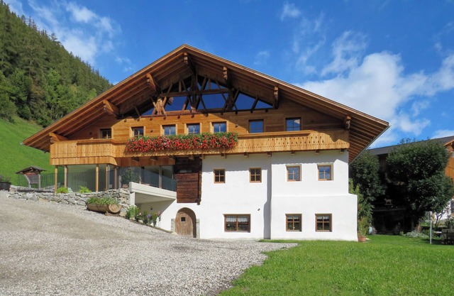 Ferienwohnung "Tischlerhof Zirm" mit Balkon und Bergblick