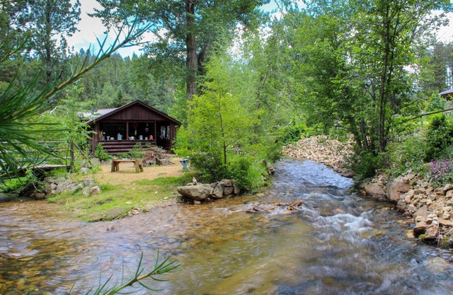 Tizer Botanic Gardens Cabin 1/2 Strecke zwischen Yellowstone & Glacier National Parks