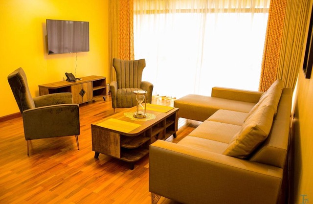 TJ's Boutique Hotel