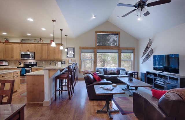 TJ's Mountain Haus: Hot Tub, Air Conditioning, Pet Friendly