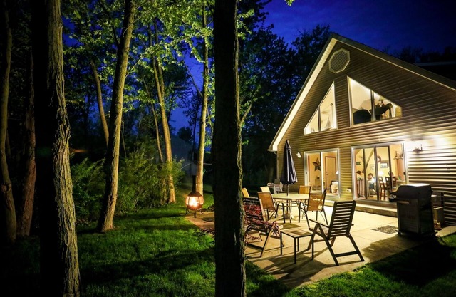 TLC By The Lake | Peaceful Nature Cottage | Private Beach Access | Pet-friendly
