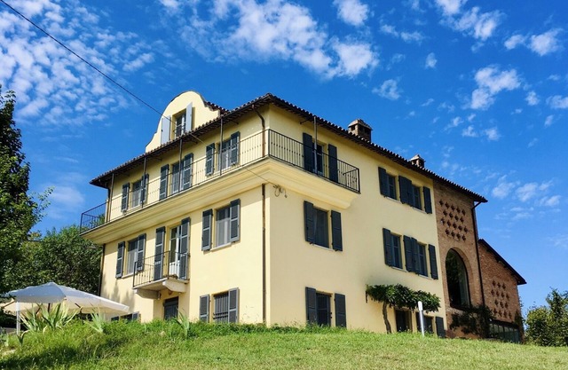 Zum Verlieben! Herrliche Villa mit rundum Panorama, Pool, Bocciabahn, 3 ha Land