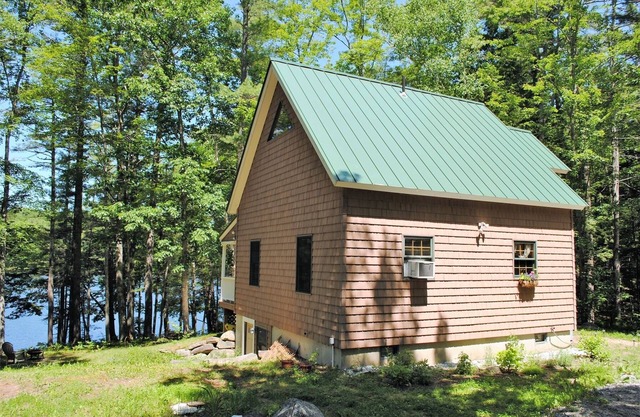 Tobinest - A loved family cottage with beautiful views of Damariscotta Lake