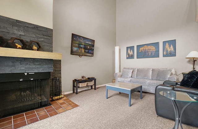 Toby Creek Loft, lower village, close to Village gondola and Toby chairlift