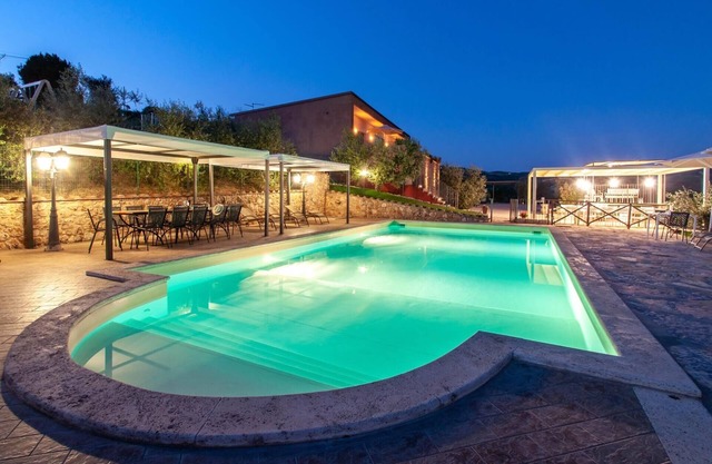 Todi House, große Privatvilla, Klimaanlage, Pool