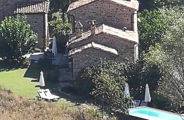 Tofanello, an der Grenze zur Toskana / Umbrien 3 Luxusferienhäuser (2 Personen)