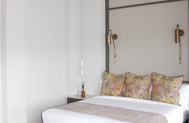 Toile & Bubble Lavender Suite