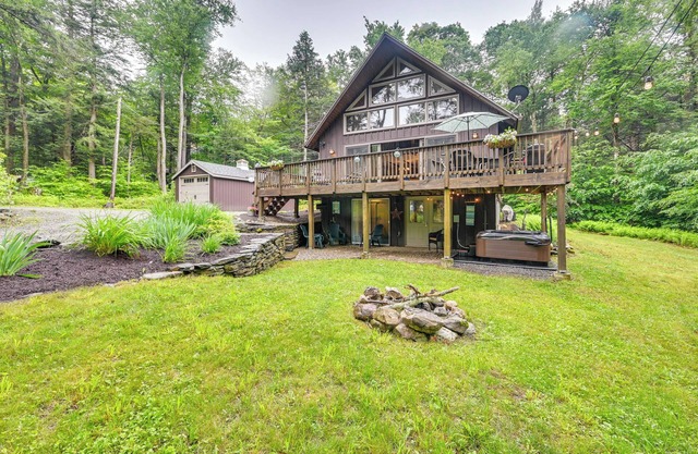 Tolland Cabin w/ Private Hot Tub & Grill!