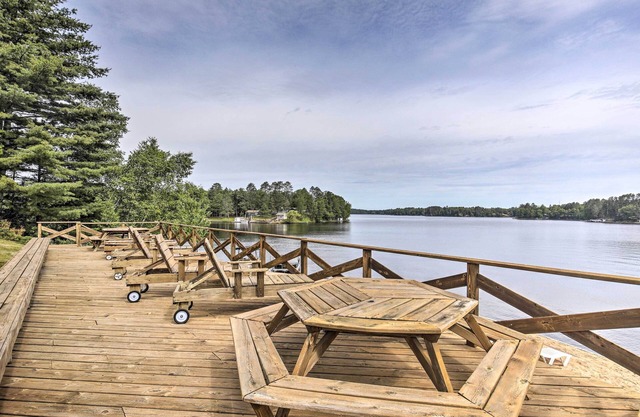 NEW! Tomahawk Cottage w/ Fire Pit & Lake Access!
