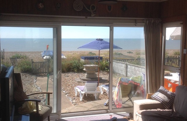 Tombreck 3 bed bungalow on private beach with direct access to sea