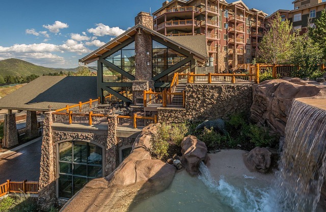 Top Floor 1 Bedroom Unit at Amazing Westgate Resort base of Canyons Ski Area