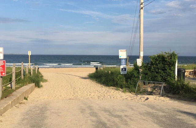 Top Floor Beach Getaway-Huge Patio-60 steps to Sand- Shore Four D
