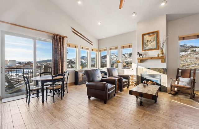 Top-Floor Crestview Condo | Unbeatable Views & Cozy Mountain Vibe