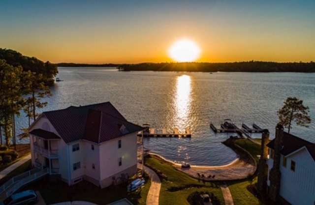 Top-Floor Lakefront Condo – Heated Pool, Boat Dock & Sunset Views