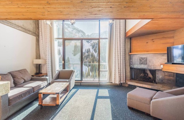 Rare Top-Floor Loft: Just Steps From Snowbird