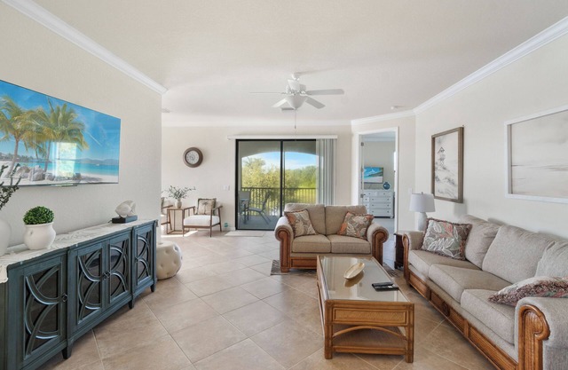 Top-Floor Luxury Coach Home with Lake Views & Resort Amenities – Treviso Bay