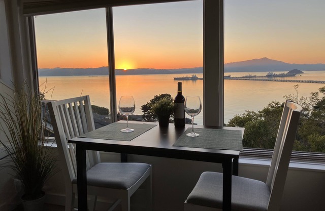 Top Floor Studio with great views overlooking the San Francisco Bay