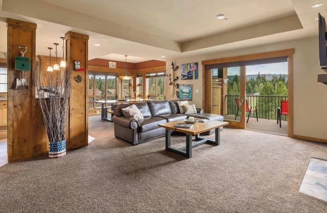 Top Floor Views | w/ Hot Tub | Golf Course