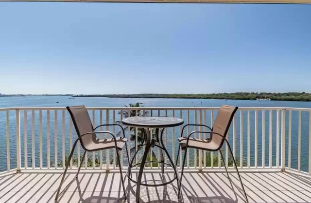 Waterfront condo with sunset views w/ Pool and Hot Tub