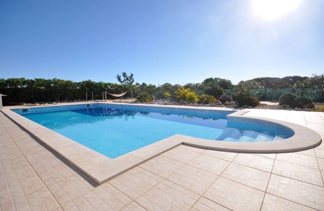TOP! Heizung und Klima - Villa mit Pool auf großem Grundstück in ruhiger Lage