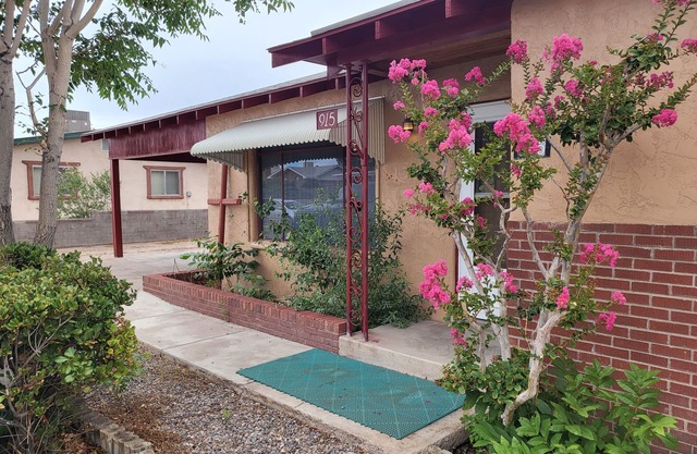 Top of the Hill Guest House - Cozy home near City Golf Course - Pet Friendly!