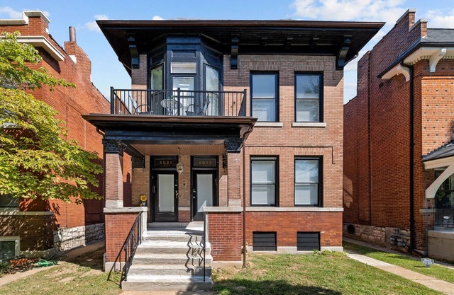TOP RATED! FANTASTIC LOCATION! St. Louis near Delmar LOOP, WASHU, Forest Park!!!