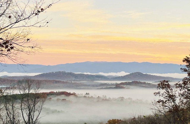 Top Rated Mountain Escape - Ultimate Relaxation & Scenic View