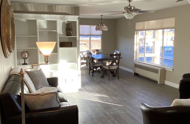 Toponis Place Full Kitchen 2 Bedroom 1 Bath Downtown Apartment