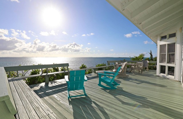 Kick back and relax in your tropical hideaway by the sea!