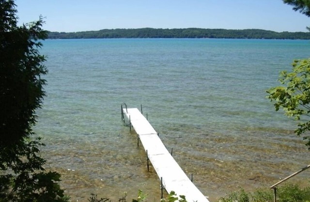 Torch Lake Frontage Liegenschaft am Torch Lake südlich des Clam River