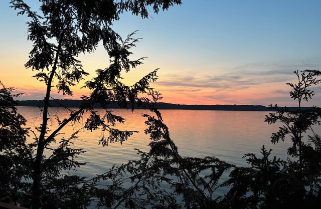 Torch lake waterfront:100 ft of sandy beach, 3-bedroom, 3-bath cottage