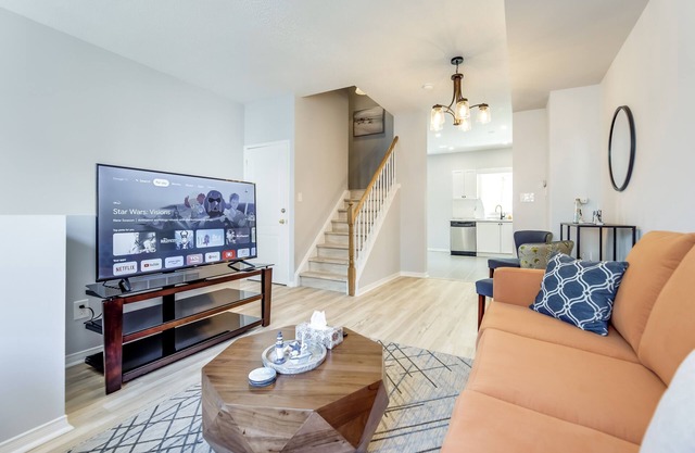 Toronto Beach House - 5 Bed Home Near Main Subway Station