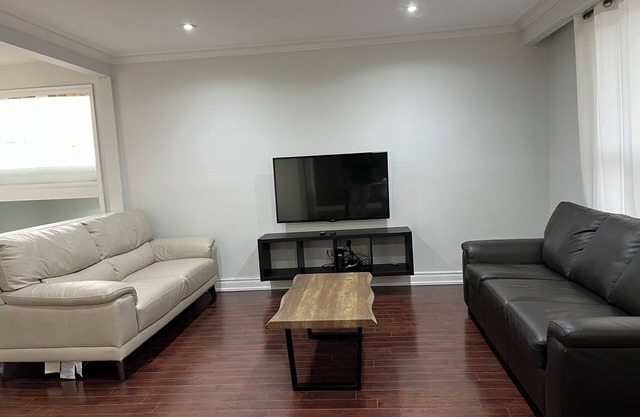 Toronto Home closed to Scarborough Town Center