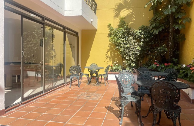 Toronto house Laureles Estadio Medellín, gran patio, billar pool, bbq, terraza.