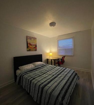 Toronto Midtown Room with Queen Bed