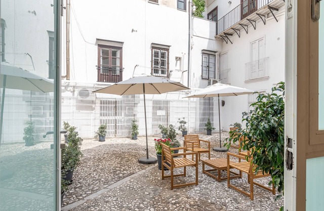 Torremuzza Apartment with Private Courtyard by Wonderful Italy